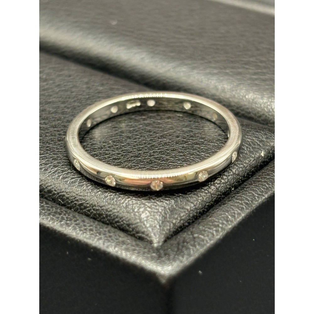 New Condition Sterling Silver Cubic Zirconia 2MM Flush Set Band Ring Size 7 D29